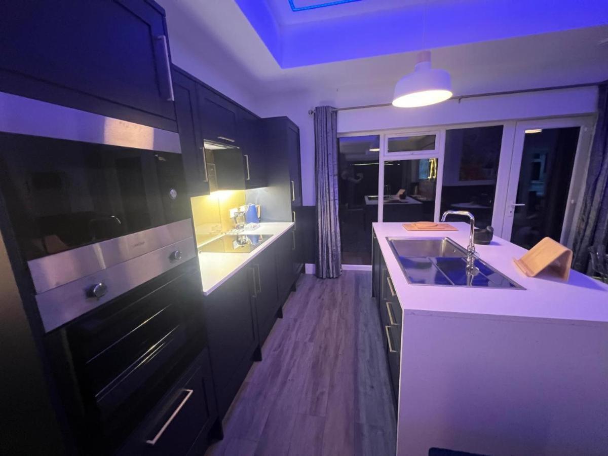 Hot Tub, Fire Pit, 4 Acre Garden, Luxury 5 Star Woodland Lodge Skegness