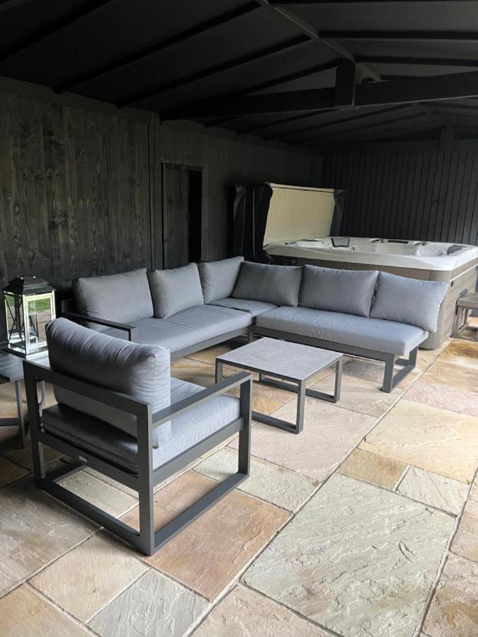 Lodge Hot Tub, Fire Pit, 4 Acre Garden, Luxury 5 Star Woodland *