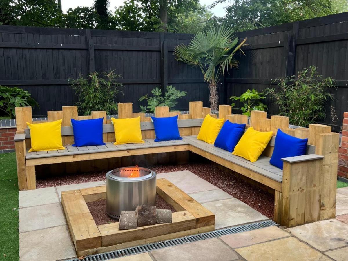 Hot Tub, Fire Pit, 4 Acre Garden, Luxury 5 Star Woodland Lodge Skegness